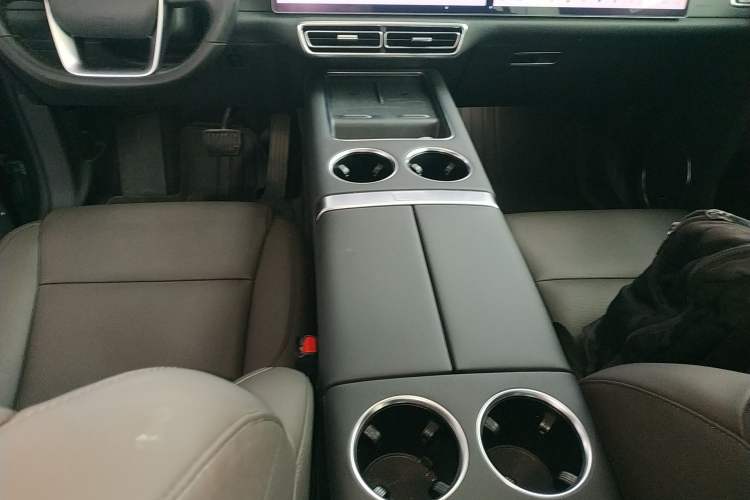 Used Li Auto L8 2023 Pro Model
