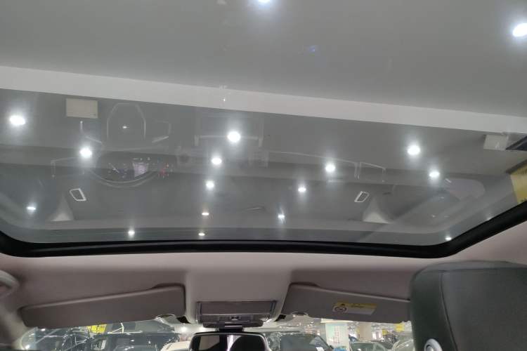 Used Land Rover Discovery Sport 2019 240 PS SE Version China VI Standard
