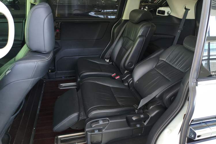 Used Honda Elysion 2016 2.4L Style Edition
