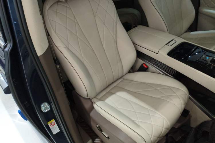 Used Denza D9 2022 DM-i 970 Four-Wheel Drive Flagship Model