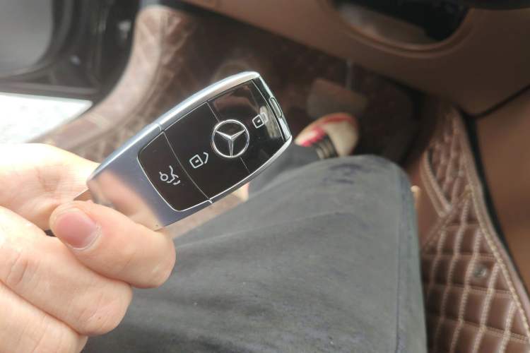 Used Mercedes-Benz E-Class 2019 E 300 L Sporty and Stylish Model
