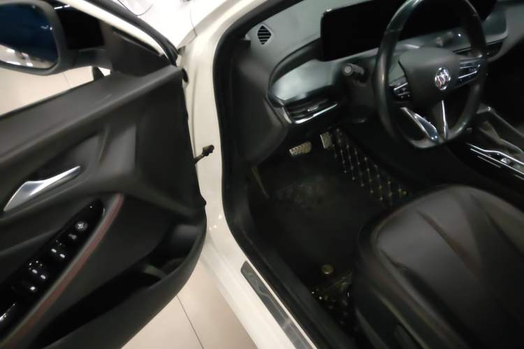 Used Buick Verano 2023 Pro GS Hunter Wind Edition
