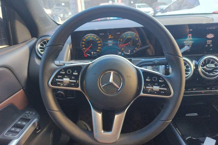 Used Mercedes-Benz GLB 2022 Updated GLB 200 Fashion Edition
