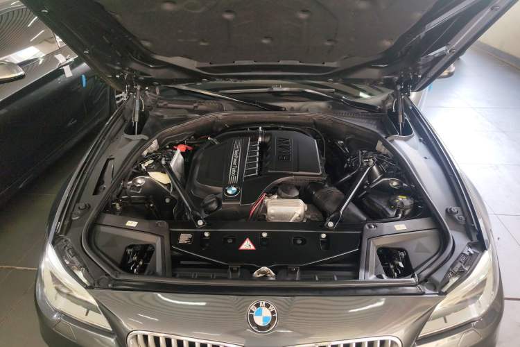 Used BMW 5 Series 2015 535Li Leading Model
