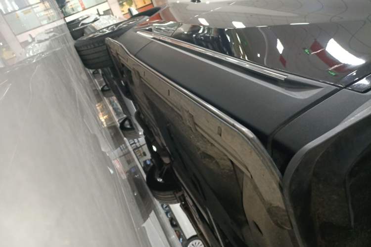 Used Buick Envision 2022 Encore S 652T Two-Wheel-Drive Luxury Model
