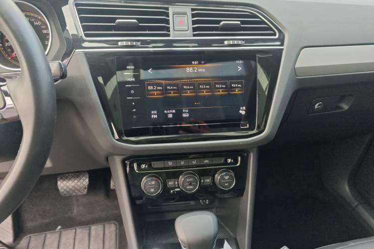 Used Volkswagen Tiguan L 2020 330TSI Automatic Two-Wheel Drive Panoramic Comfort Edition China VI Standard
