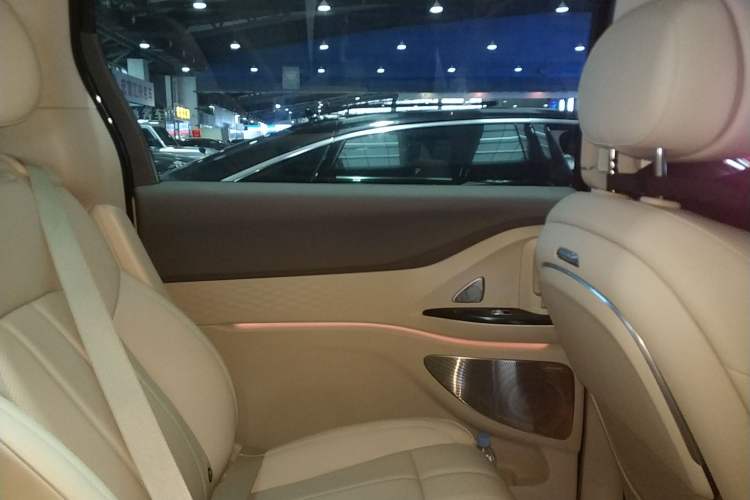 Used VOYAH Dream 2024 PHEV Extended-Range Premium Edition
