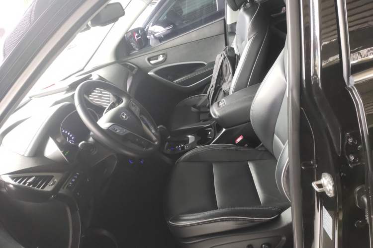 Used Hyundai Santa Fe 2017 2.0T Automatic All-Wheel Drive Smart 7-Seater
