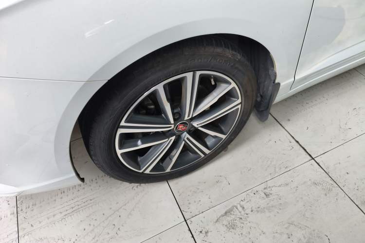 Used Roewe i5 2019 20T Automatic 4G Connected Supercharged Flagship Edition
