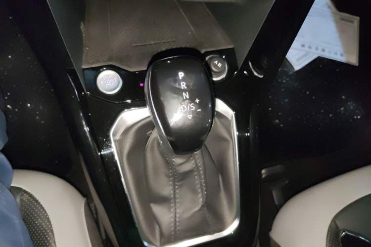 Used Volkswagen T-ROC 2023 300TSI DSG Two-Wheel-Drive Chen Guang Edition
