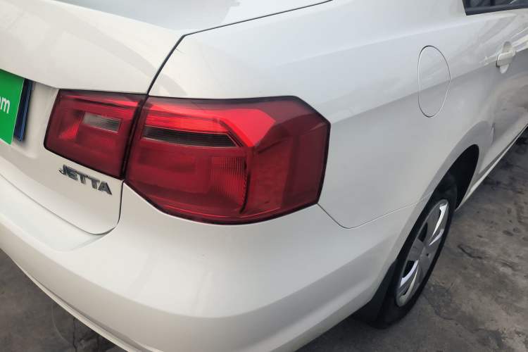 Used Volkswagen Jetta 2013 1.6L Manual Fashion Edition