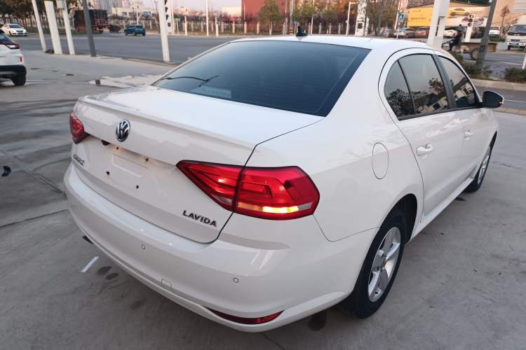 Used Volkswagen Lavida 2015 1.6L Automatic Fashion Edition
