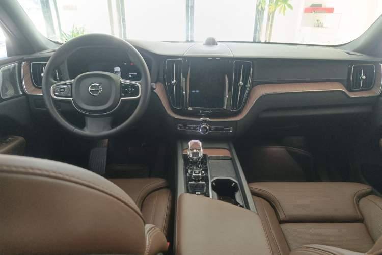 Used Volvo XC60 New Energy 2025 Plug-in Hybrid Long-Range All-Wheel Drive Smart Luxury Edition