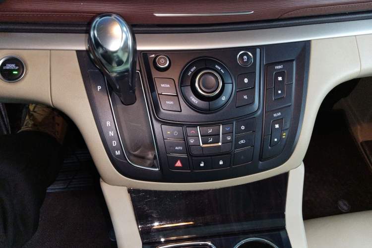 Used Buick GL8 2018 28T Luxury Model China VI Standard