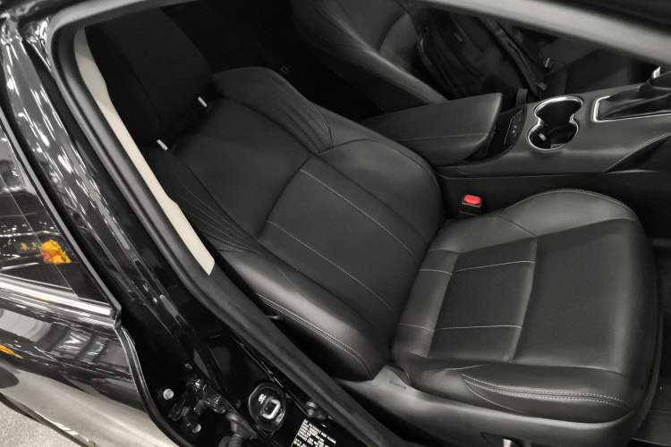 Used Toyota Harrier 2022 2.0L CVT Two-Wheel Drive Deluxe Edition