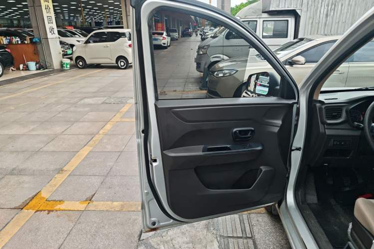 Used Wuling Hongguang V 2021 1.5L Jingqu Edition Enclosed-Window Vehicle LAR
