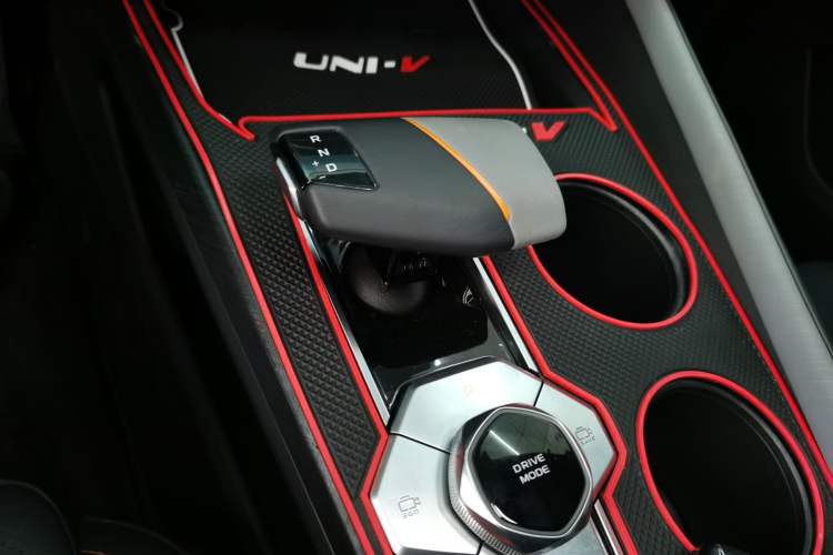 Used Changan UNI-V 2022 1.5T Prestige Version
