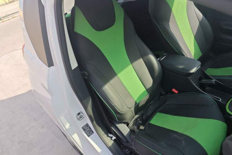 Used Roewe Clever 2021 302 km New Four-Seater Super-Efficient Version
