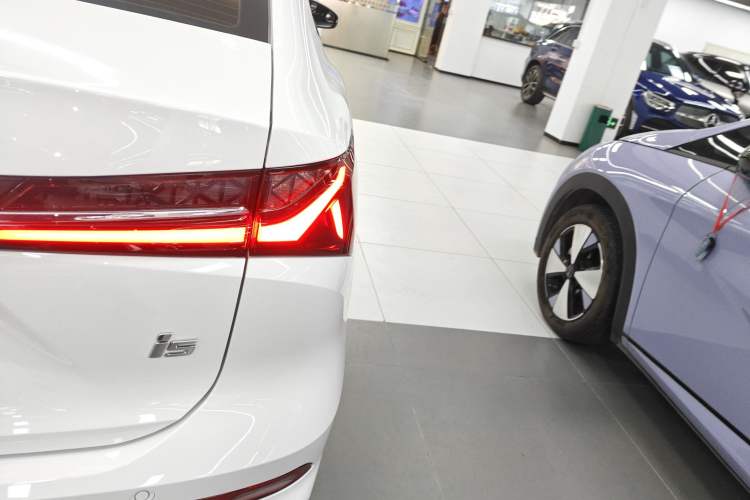 Used Roewe i5 2023 1.5L Manual Comfort Edition