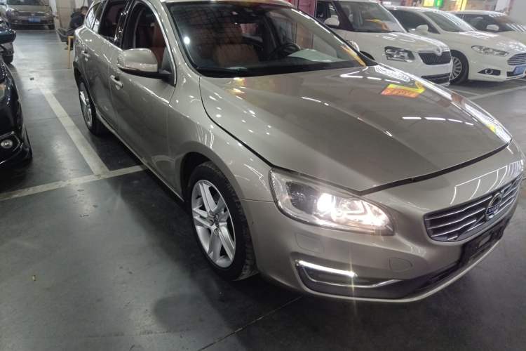 Used Volvo V60 2015 T5 Zhiya Edition