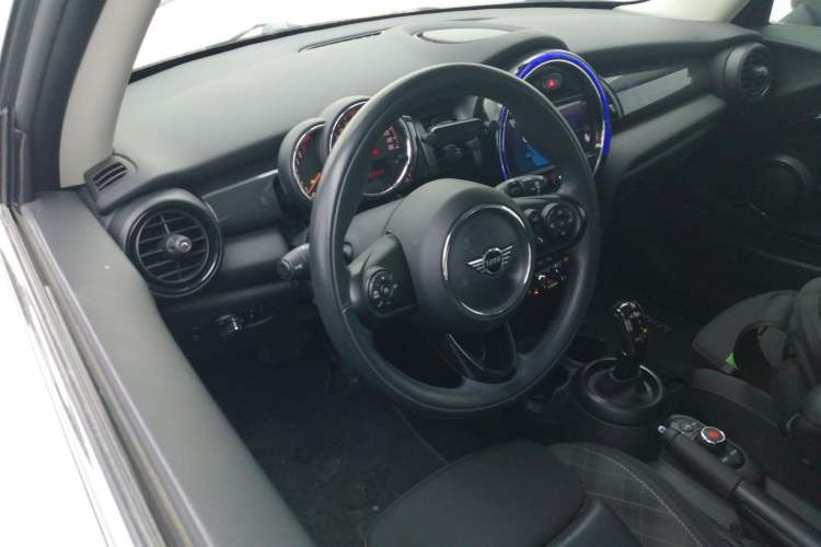 Used  MINI 2018 1.5T COOPER Classic Edition
