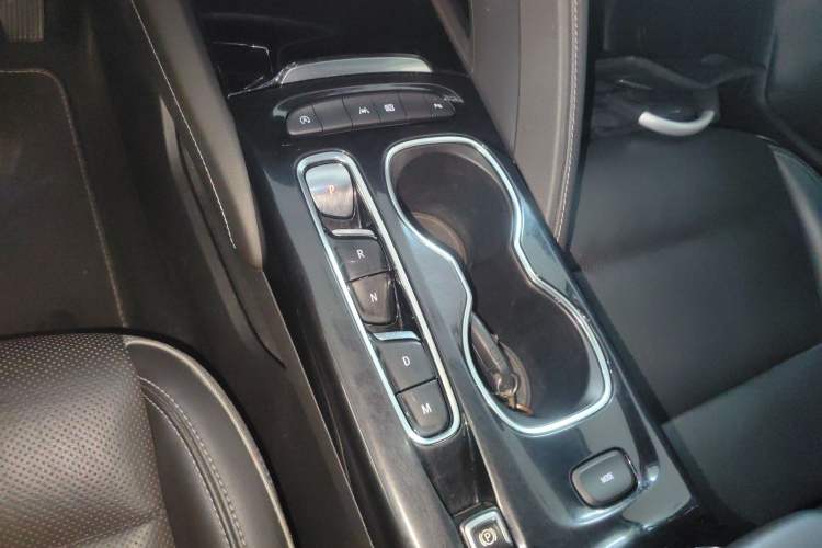 Used Buick Envision 2022 Encore S 552T Two-Wheel-Drive Luxury Model
