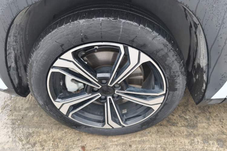 Used  L7 2023 1.5T 115 km MAX
