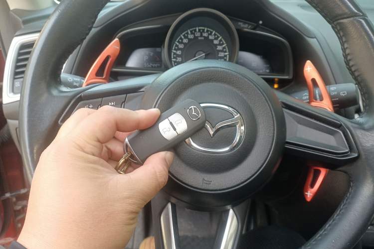 Used Mazda Mazda 3 Axela 2017 Hatchback 2.0L Automatic Luxury Model Emission Standard China V
