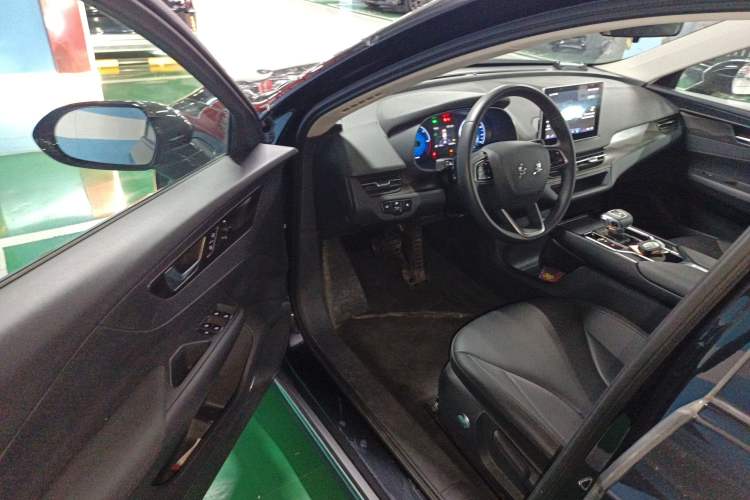 Used Hongqi E-QM5 2022 431 km Charge & Enjoy Edition
