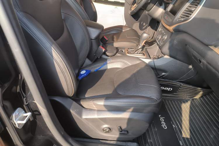 Used  Cherokee 2017 2.0L Superior Edition
