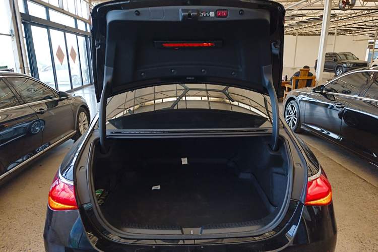 Used Mercedes-Benz E-Class 2025 Facelift E 300 L Luxury Edition
