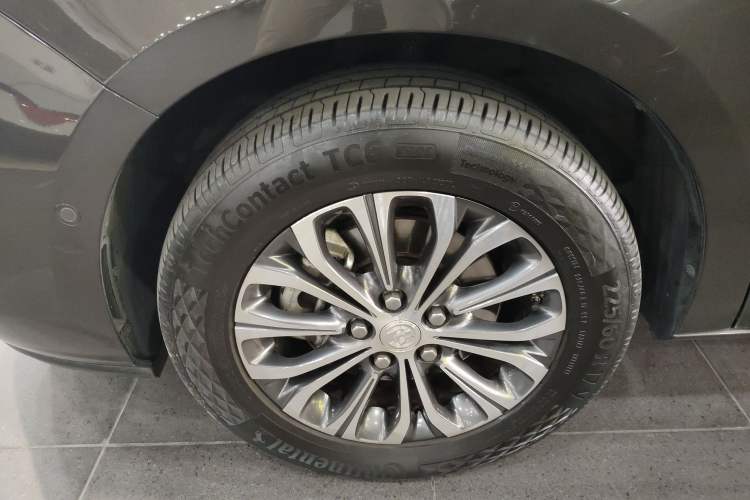 Used Buick GL8 2021 Land Cruiser Executive 652T Premium Model
