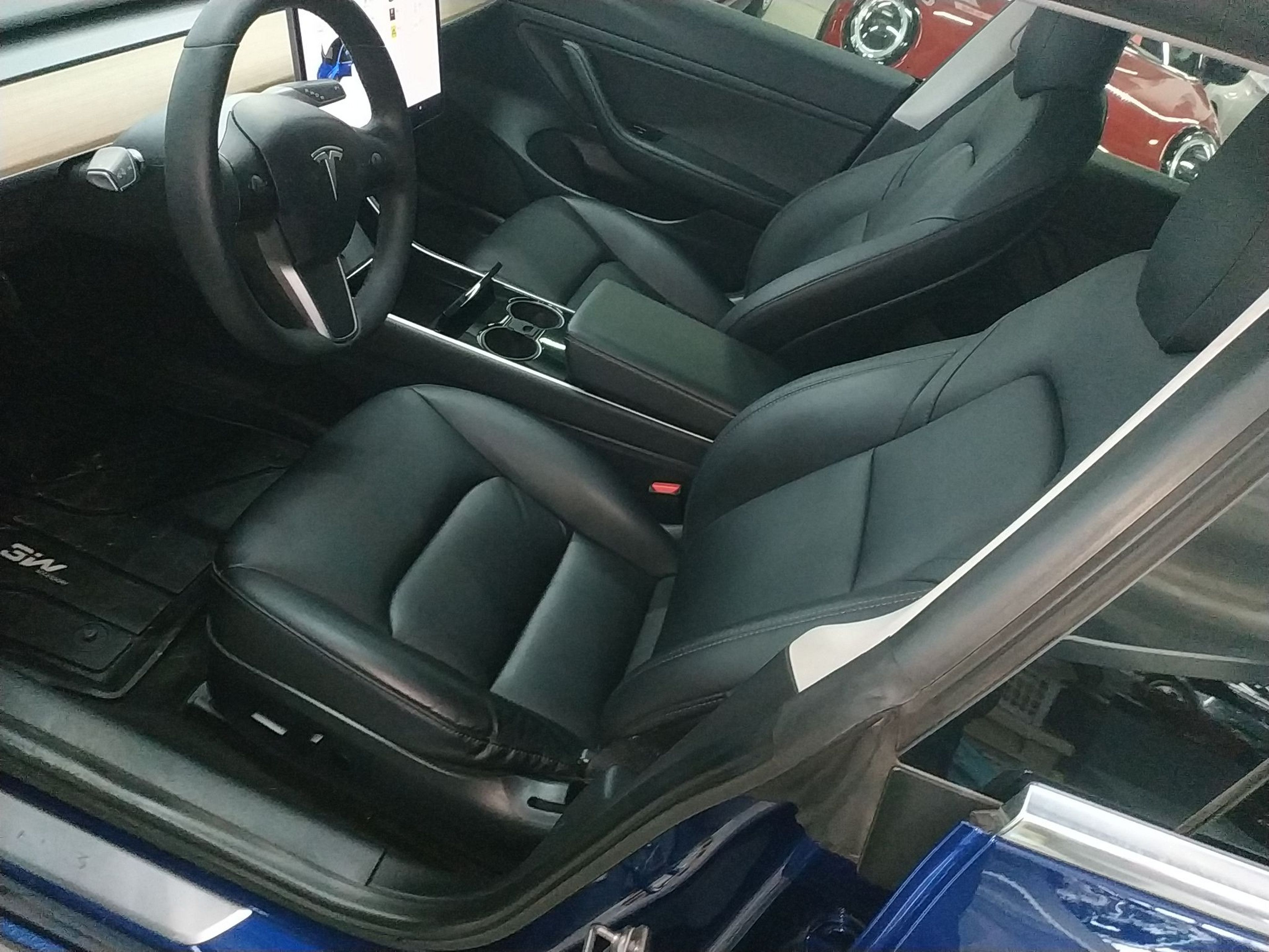 Переднее сиденье в автомобиле