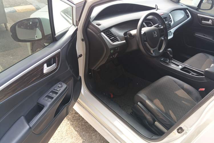 Used Honda Jade 2017 1.8L automatic Comfort version 5 seats
