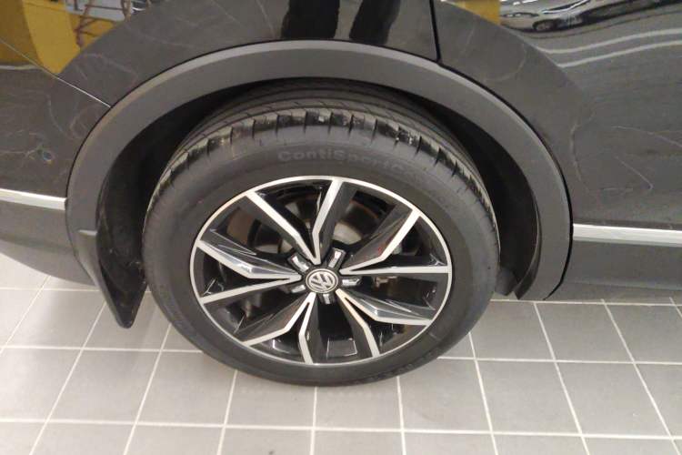 Used Volkswagen Tiguan L 2019 Revised 330TSI Automatic Two-Wheel Drive Smart & Luxury Edition China VI Standard
