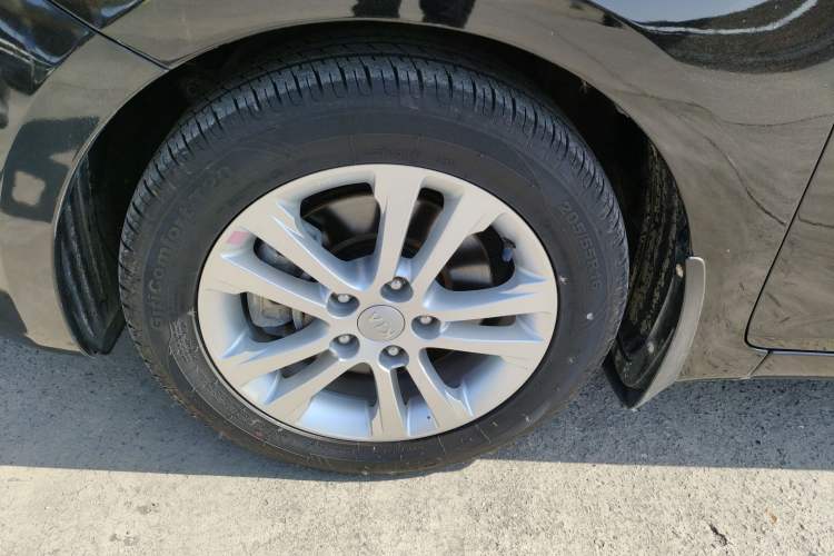 Used Kia Carens 2013 2.0L 7-Seater Automatic Luxury Version China IV Standard