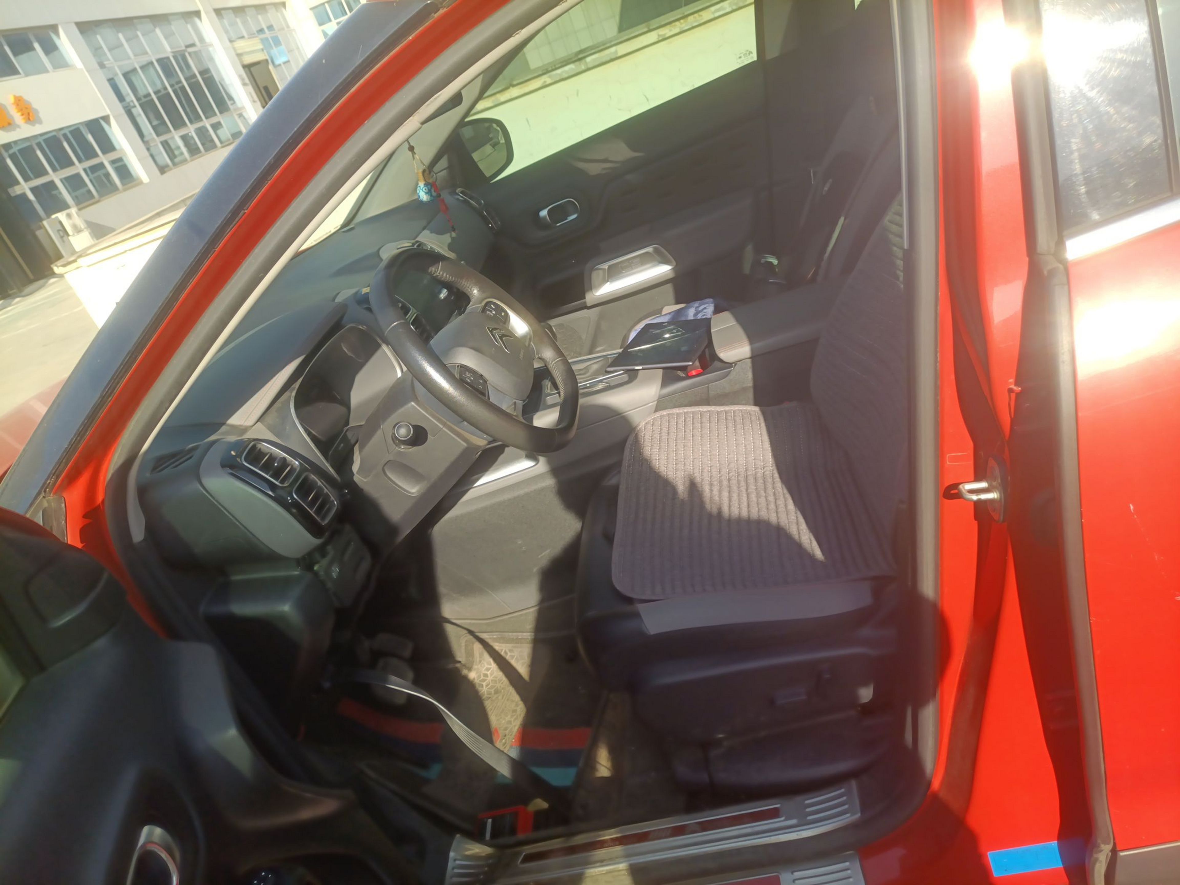 Переднее сиденье в автомобиле