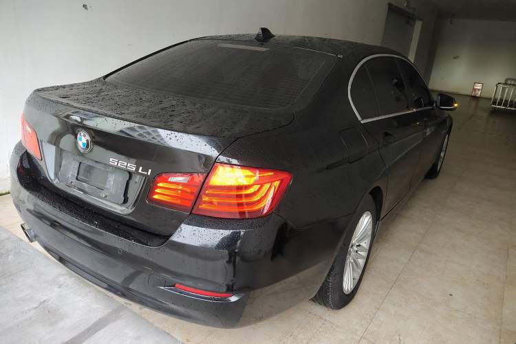 Used BMW 5 Series 2014 525Li Leading Model
