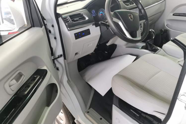 Used Jinbei New Hiace X30L 2023 1.5L Wealth Edition Van 2/5 Seats Non-Air-Conditioned Version SWC15M
