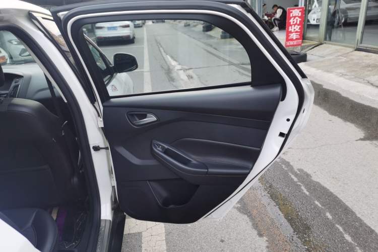 Used Ford Focus 2015 Hatchback 1.6L Automatic Fashion Edition
