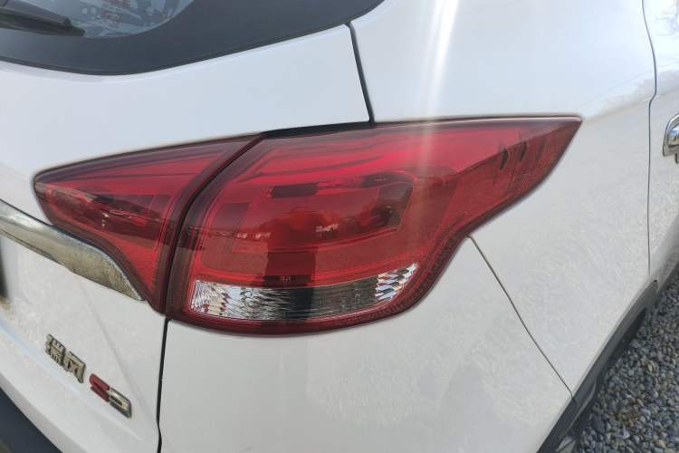 Used  Refine S3 2017 1.6L Manual Luxury Smart Model
