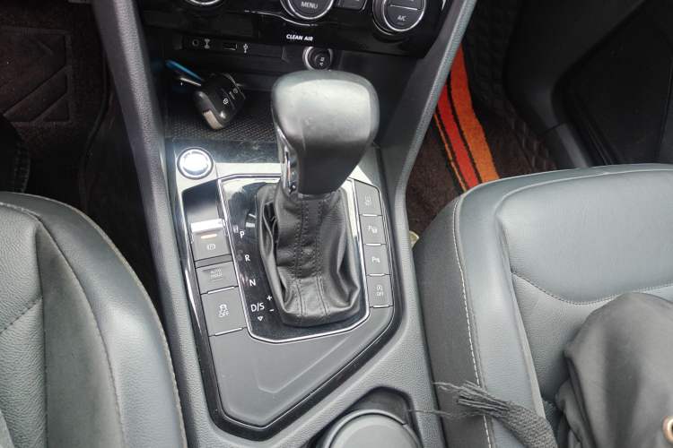 Used Volkswagen Tiguan L 2017 380TSI Automatic All-Wheel-Drive Luxury Edition
