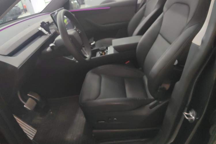 Used Tesla Model Y 2025 Rear-Wheel-Drive Version