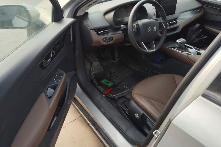 Used Hongqi E-QM5 2022 431 km Charge & Enjoy Edition
