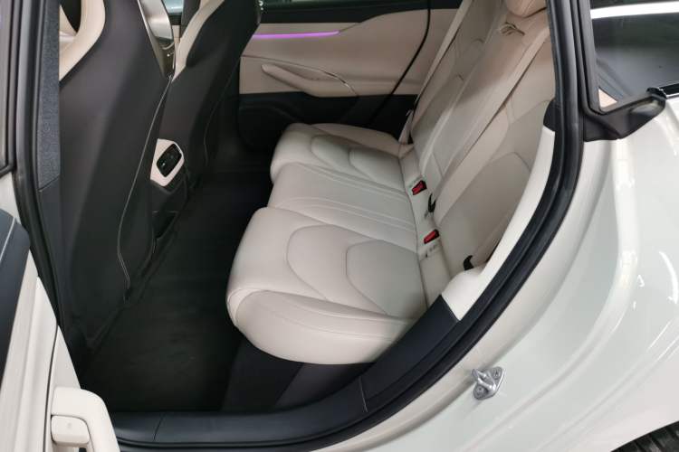 Used  SU7 2024 Rear-Drive Ultra-Long Range Advanced Pro-Level Intelligent Driving Version
