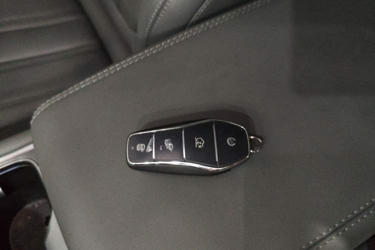 Used BYD Song L EV 2025 Intelligent Driving Version 662 km LiDAR Excellence Edition
