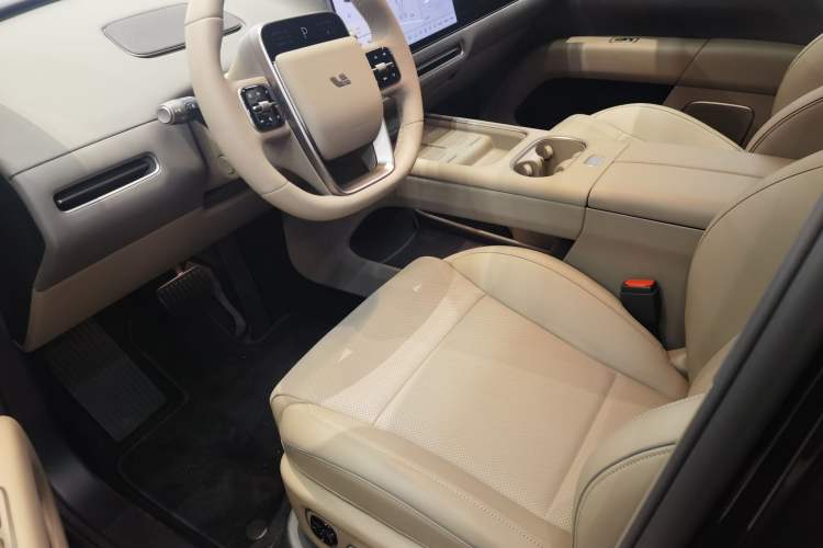 Used Li Auto Li Auto i6 2025 Model Two-Wheel-Drive Standard Type
