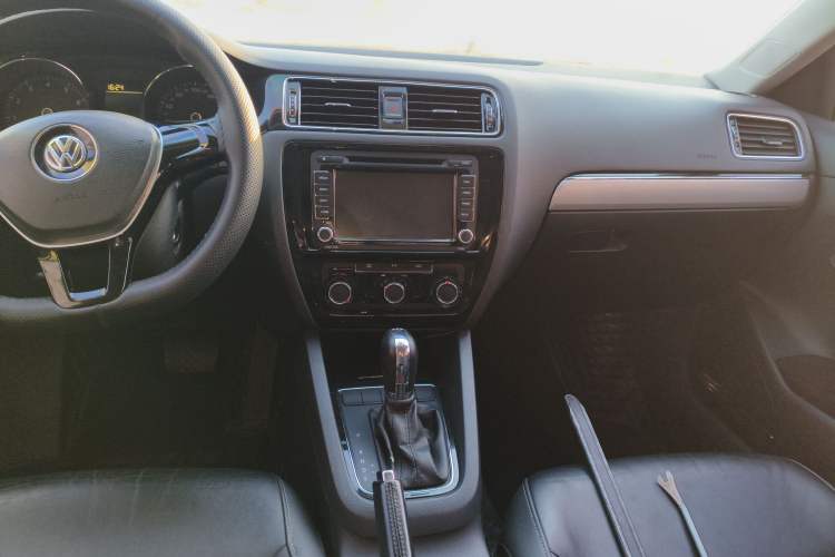 Used Volkswagen Sagitar 2016 230TSI 25th Anniversary Edition
