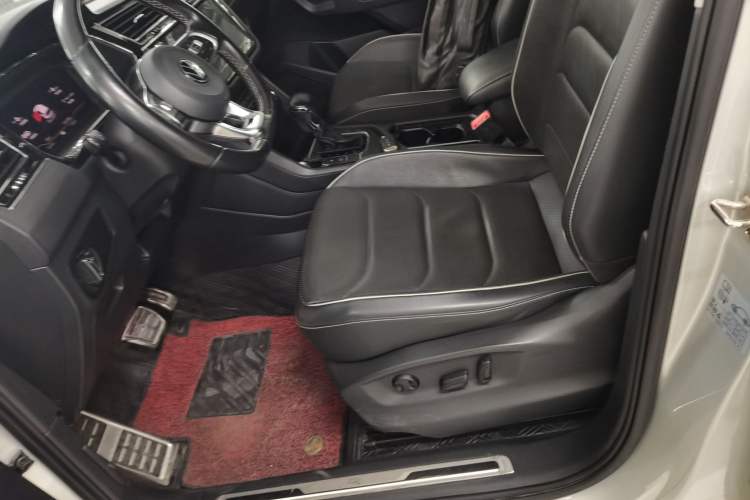 Used Volkswagen Tiguan L 2021 330TSI Automatic Two-Wheel Drive R-Line Flagship Edition
