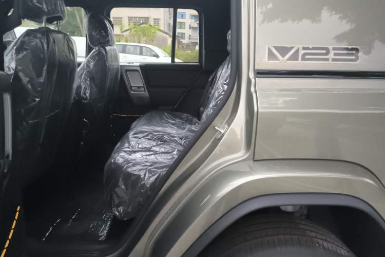 Used  V23 2025 401 Two-Wheel Drive Advanced Edition